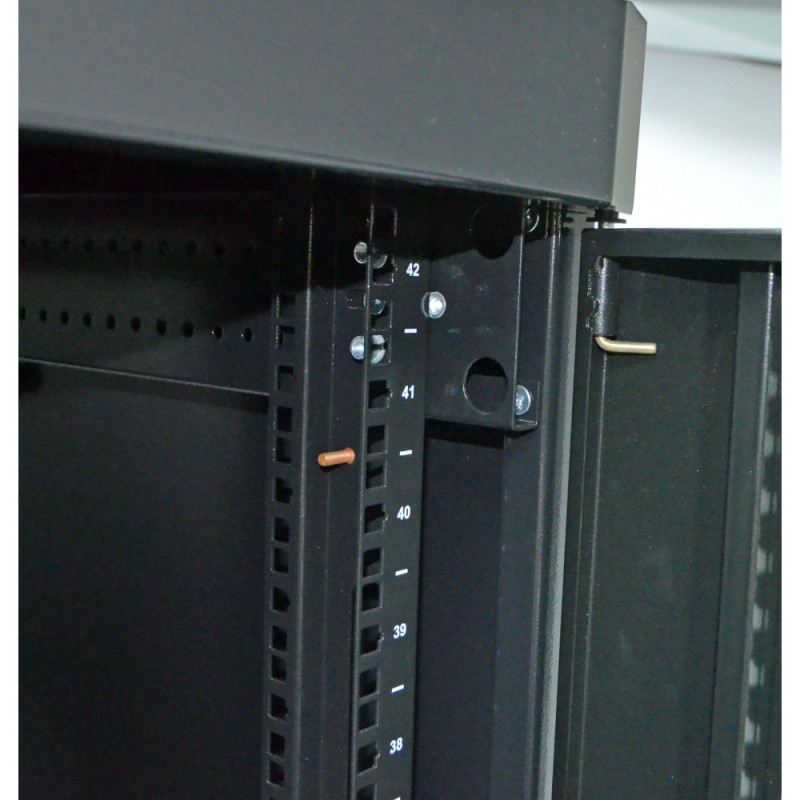 Шкаф серверный CMS 33U 610 х 865 UA-MGSE3368MPB усилен с перфорированной дверью для сетевого оборудования